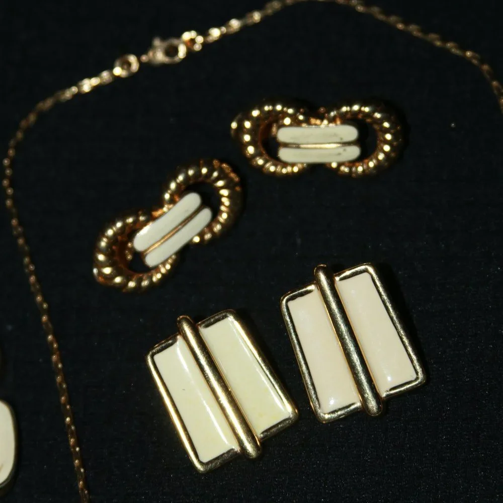 Monet jewelry set